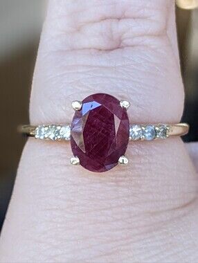 10K Gold 1.4ct Ruby Ring With Diamonds